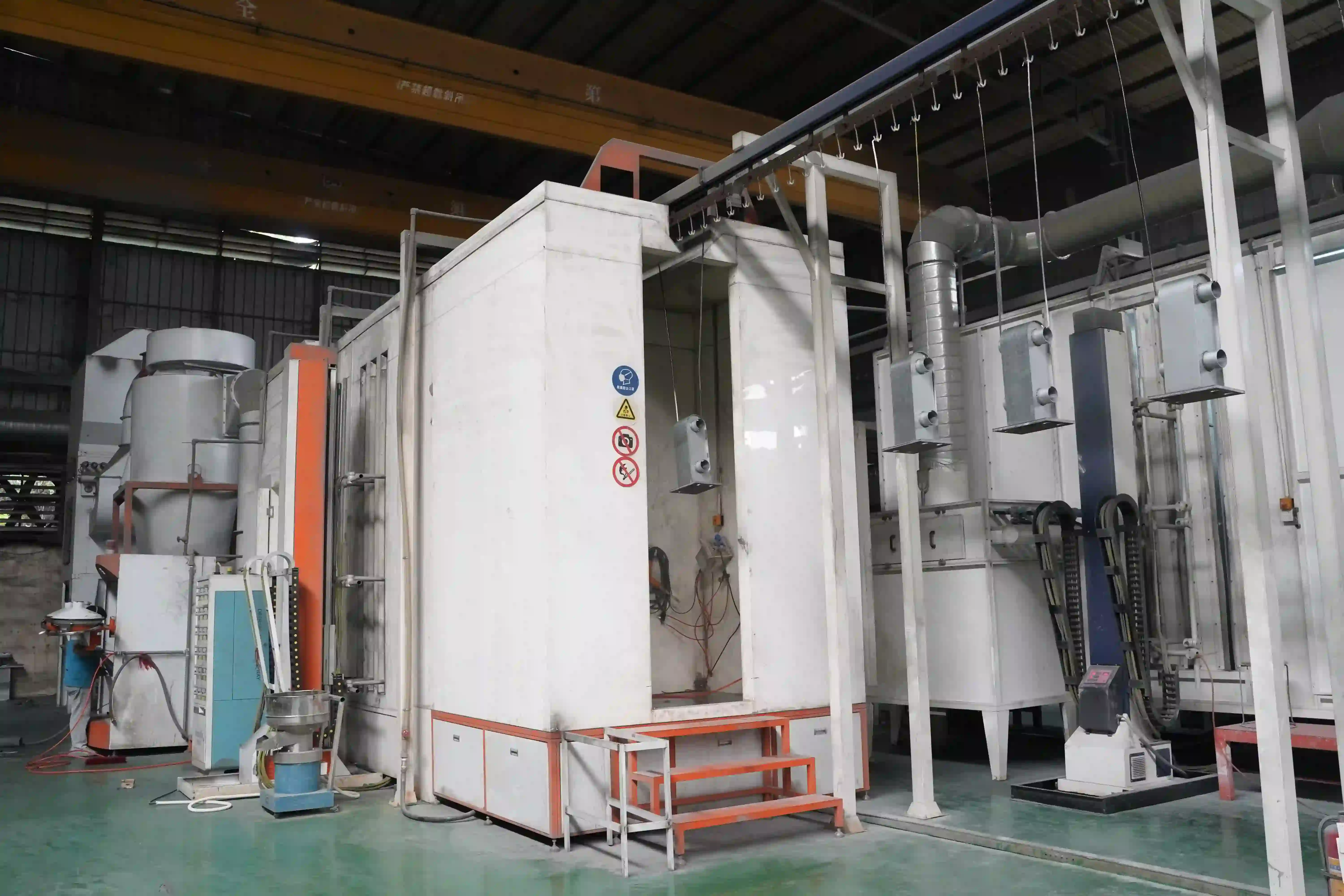 Anti-corrosion powder coating treatment for padel court steel profiles